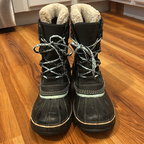 L.L. BEAN women's lace-up waterproof insulated winter boots size 8 - Picture 8 of 8
